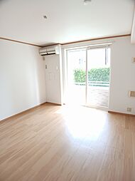 トゥー・ル・モンド　II 102 1階ワンルームのリビング/ダイニング