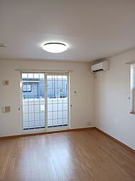 アイベルン　Ａ棟 103 1階ワンルームのリビング/ダイニング