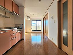 カーサ・フィオーレI 202 2階2DKのリビング/ダイニング