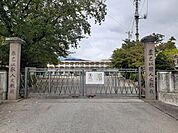 【小学校】渋川市立中郷小学校まで500ｍ