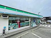 【コンビニエンスストア】ファミリーマート 四郎丸吹上店まで650ｍ