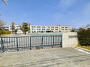 【小学校】一宮市立　起小学校まで90ｍ