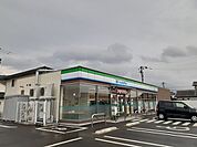 【コンビニエンスストア】ファミリーマート　鏡店まで850ｍ