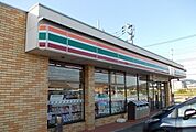 【コンビニエンスストア】セブンイレブン 開成吉田島店まで500ｍ
