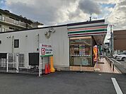 【コンビニエンスストア】セブンイレブン仁和寺本町店様まで750ｍ