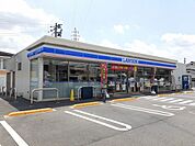 【コンビニエンスストア】ローソン井原警察署前店まで590ｍ
