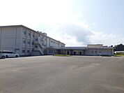 【小学校】西都市立妻南小学校まで700ｍ