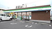 【コンビニエンスストア】ファミリーマート県立病院西口店まで300ｍ
