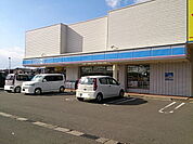 【コンビニエンスストア】ローソン 春江江留店まで450ｍ