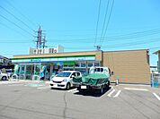 【コンビニエンスストア】ファミリーマート東員町六把野店まで700ｍ