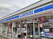 【コンビニエンスストア】ローソン隼人見次店まで950ｍ