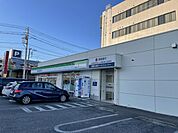 【コンビニエンスストア】ファミリーマート 土浦駅東店まで550ｍ