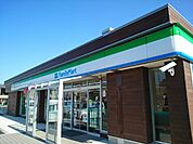 【コンビニエンスストア】ファミリーマート燕三条店まで681ｍ