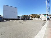 【コンビニエンスストア】ファミリーマート 高知万々店まで1300ｍ
