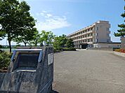 【中学校】小松市立板津中学校まで700ｍ