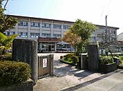 【小学校】丹生小学校まで450ｍ