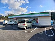 【コンビニエンスストア】ファミリーマート　野津原店まで550ｍ