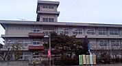 【小学校】福島市立岡山小学校まで1300ｍ