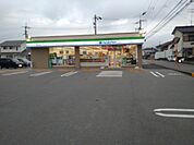 【コンビニエンスストア】ファミリーマート新居浜宇高店様まで300ｍ