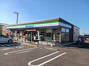 【コンビニエンスストア】ファミリーマート新居浜外山店まで550ｍ