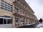 【小学校】福島市立湯野小学校まで1000ｍ