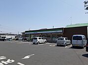 【コンビニエンスストア】ファミリーマート勝倉店まで987ｍ
