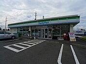 【コンビニエンスストア】ファミリーマート伊勢崎流通団地まで1300ｍ