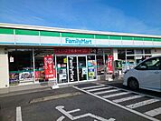 【コンビニエンスストア】ファミリーマート下高瀬店まで900ｍ