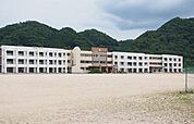 【中学校】吉田中学校まで2300ｍ