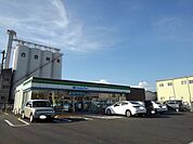 【コンビニエンスストア】ファミリーマート丸亀港町店まで700ｍ