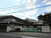 【小学校】坂出市立府中小学校まで2300ｍ
