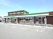 【コンビニエンスストア】ファミリーマート四日市十志町店まで450ｍ