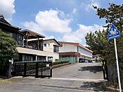 【小学校】亀山市立野登小学校まで350ｍ