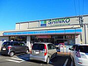 【コンビニエンスストア】ローソン朝日町小向店まで400ｍ