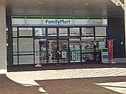 【コンビニエンスストア】ファミリーマートＪＲ新鳥栖駅店まで550ｍ