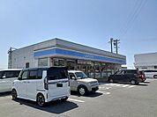 【コンビニエンスストア】ローソン鈴鹿算所店まで350ｍ