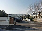【小学校】葉山小学校まで978ｍ