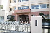 【小学校】山梨市立山梨小学校まで750ｍ