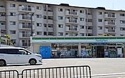 【コンビニエンスストア】ファミリーマート吹田山田西店まで190ｍ