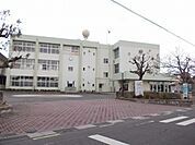【小学校】甲南第一小学校まで900ｍ