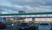 【コンビニエンスストア】ファミリーマート成川店まで850ｍ
