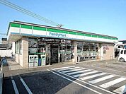 【コンビニエンスストア】ファミリーマートまで550ｍ