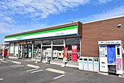 【コンビニエンスストア】ファミリーマート富久山久保田店まで300ｍ