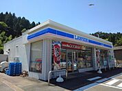 【コンビニエンスストア】ローソン加茂桜沢店まで500ｍ