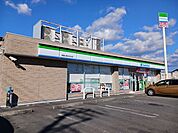 【コンビニエンスストア】ファミリーマート新富士駅みなみまで700ｍ