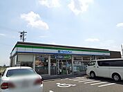 【コンビニエンスストア】ファミリーマート　曽野町店まで200ｍ