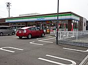 【コンビニエンスストア】ファミリーマート　高柳4丁目店まで550ｍ