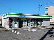 【コンビニエンスストア】ファミリーマート川之江大門店まで114ｍ