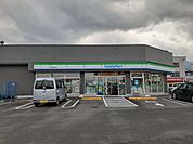 【コンビニエンスストア】ファミリーマート新居浜中村店様まで550ｍ