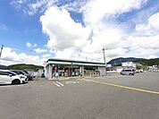 【コンビニエンスストア】ファミリーマート須崎桐間店まで950ｍ